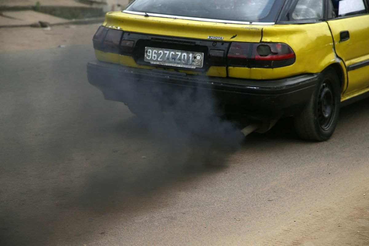 auto traffico nuove restrizioni contro inquinamento