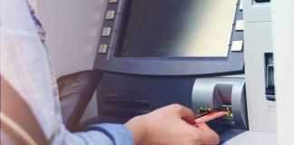 Bancomat bloccati con la colla: cosa sta succedendo e cosa rischiamo