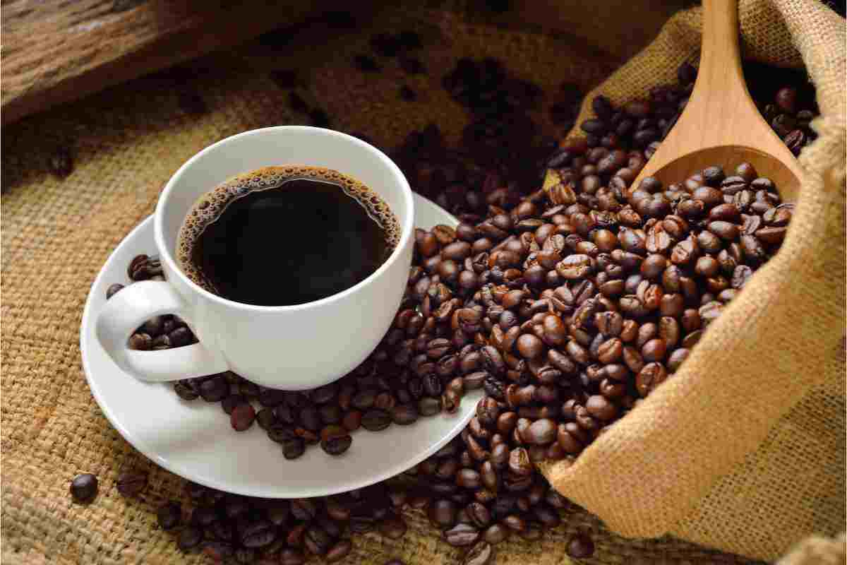 La verità sul bere il caffè a stomaco vuoto