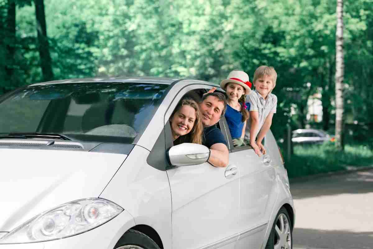 Perchè scendendo dall'auto si prende la scossa