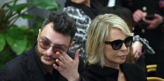 de filippi figlio gesto