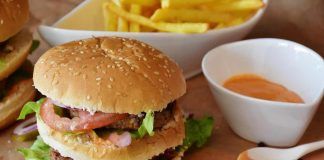 Hamburger e patatine