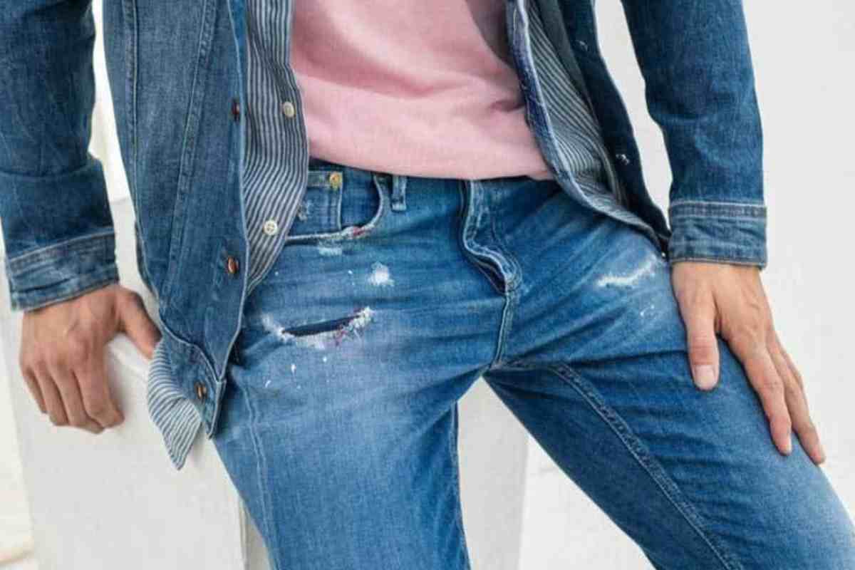 Bottoncini di metallo sui jeans