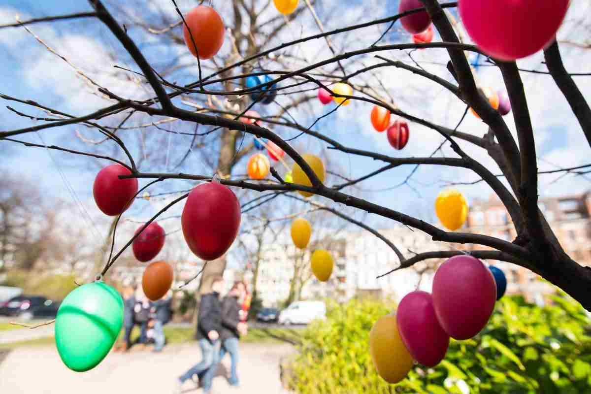 testicoli uomo uno più alto l'altro più basso da cosa dipende