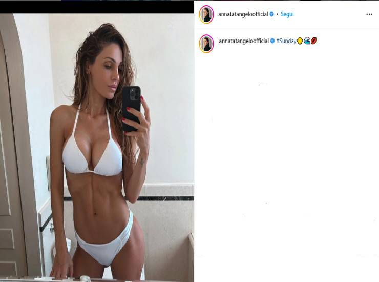 Anna Tatangelo in bikini