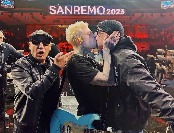 sanremo bacio fedez j-ax 