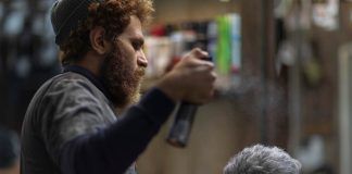 Spruzza la lacca sulla maniglia e guarda cosa succede