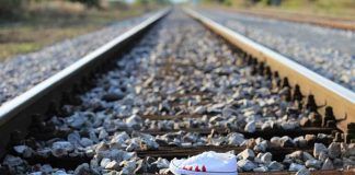 scarpa sul treno