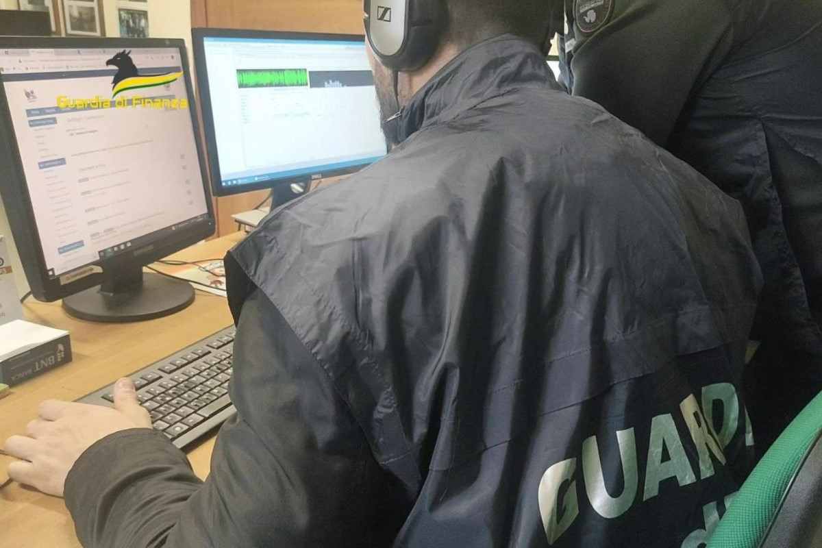 guardia di finanza in azione