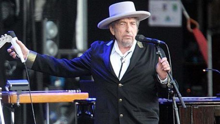 Bob Dylan, clamorosa decisione