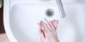 acqua calda mani