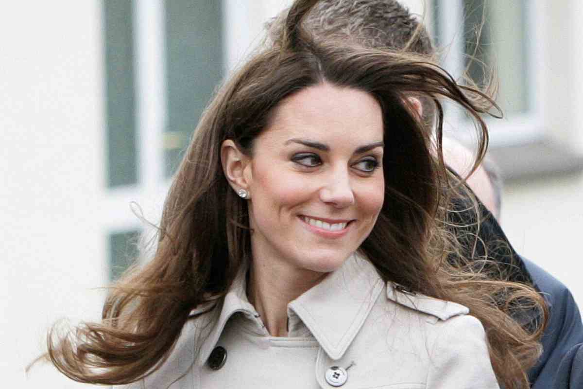 Kate Middleton sorride