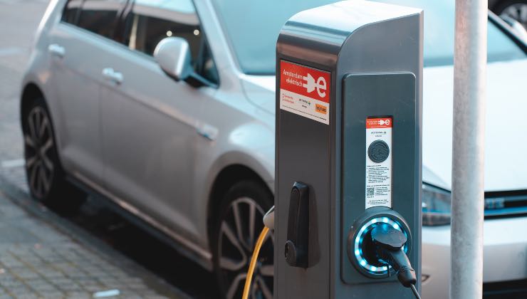 Ecco perché sono scoppiate le batterie di auto elettriche