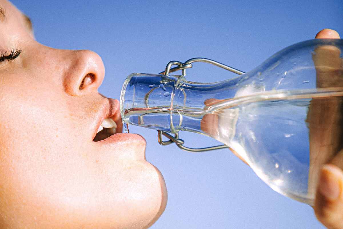 bere troppa acqua rischi