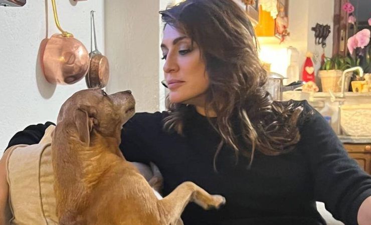 elisa isoardi coccole con lui 