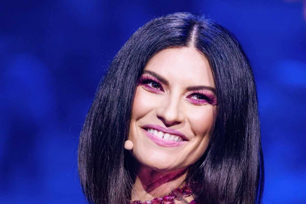 Laura Pausini sorride