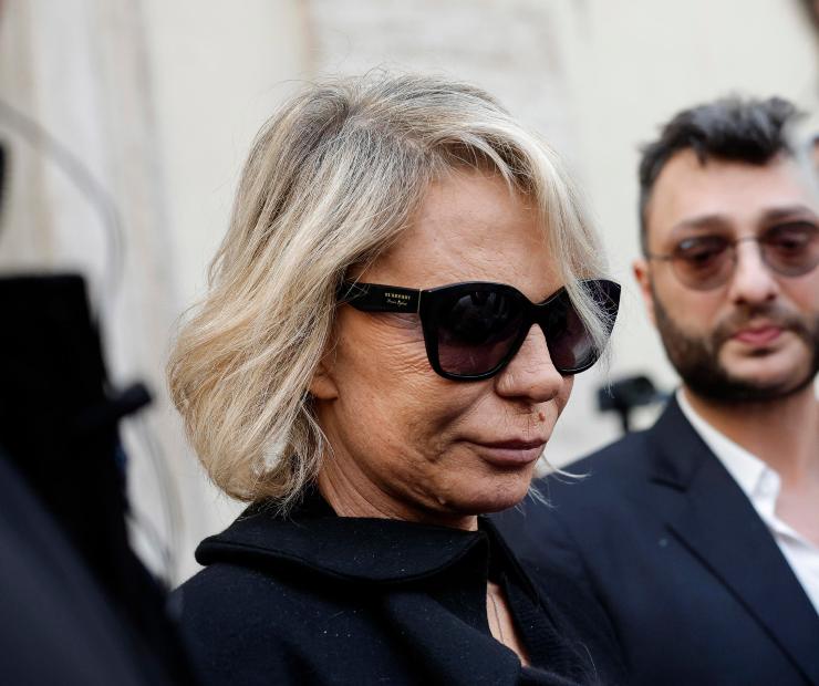 Maria De Filippi l'immagine del dolore