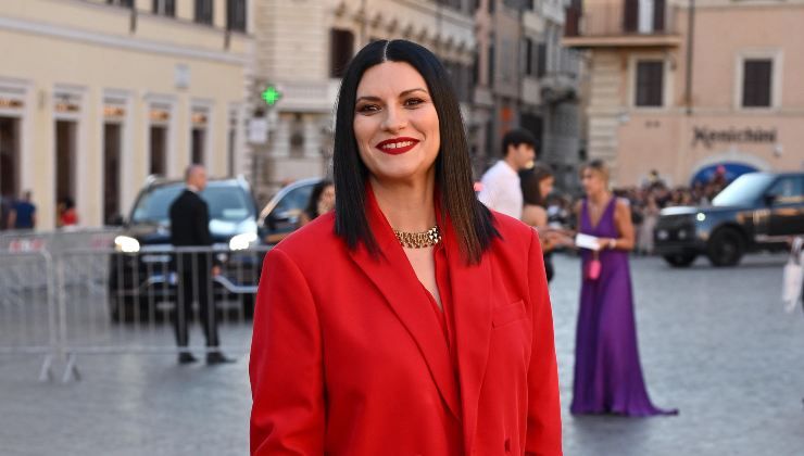 Laura Pausini sorride