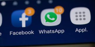 App ti ascoltano o osservano liquida