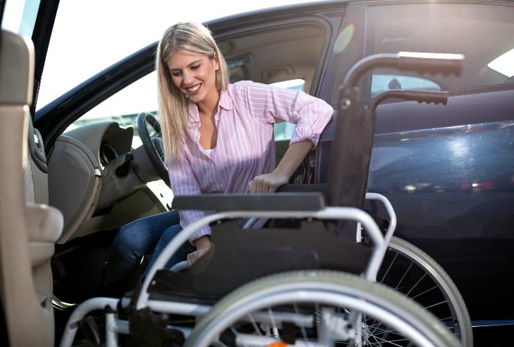 Auto gratis e bollo azzerato: puoi ottenerlo se hai un parente con la 104