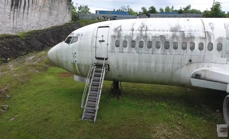 aereo abbandonato a Bali mistero