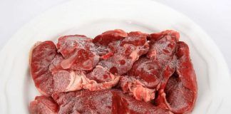 carne congelata in piatto