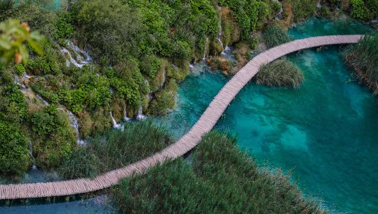 Passeggiare tra i Laghi di Plitvice in Croazia