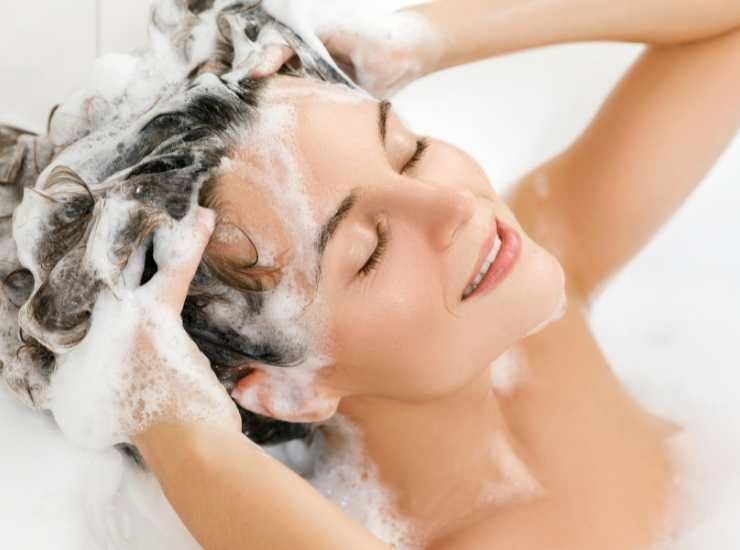 massaggio shampoo