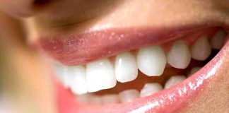 Come lavare i denti fuori casa