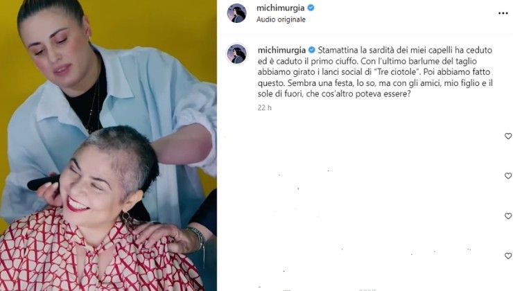 Michela Murgia: la festa per la rasatura dei capelli è social