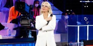 Amici: il Covid entra in casetta. Quando verrà registrata la semifinale?