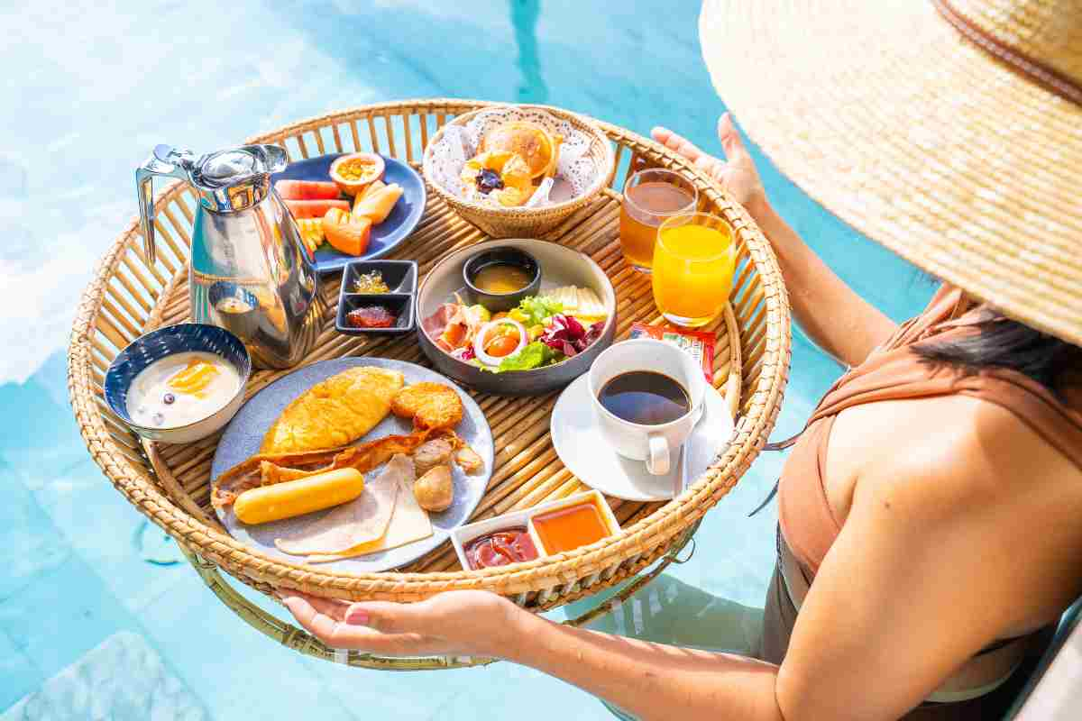 Bagno dopo mangiato al mare