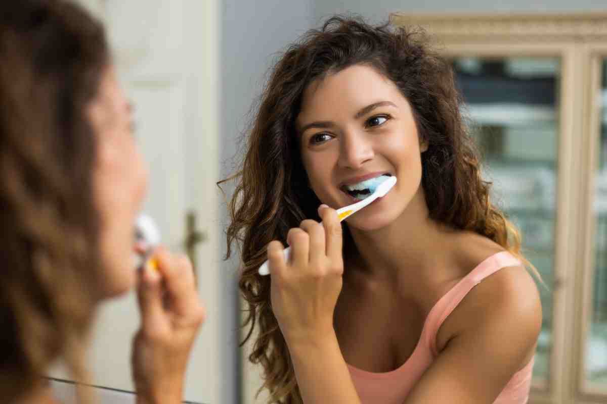come lavare i denti con questo metodo pazzesco