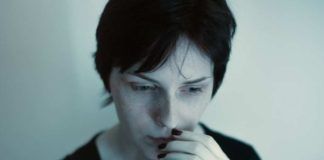 donna triste
