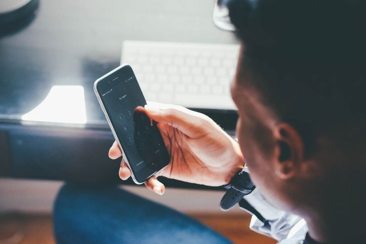 Spegnere il telefono è utile per la durata del sistema.