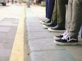 togliersi scarpe casa risposta scienza