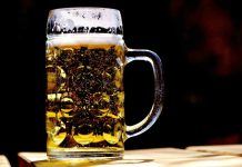 Birra sul cuoio capelluto: cosa succede?