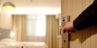 Cosa succede se me ne vado prima dall'hotel