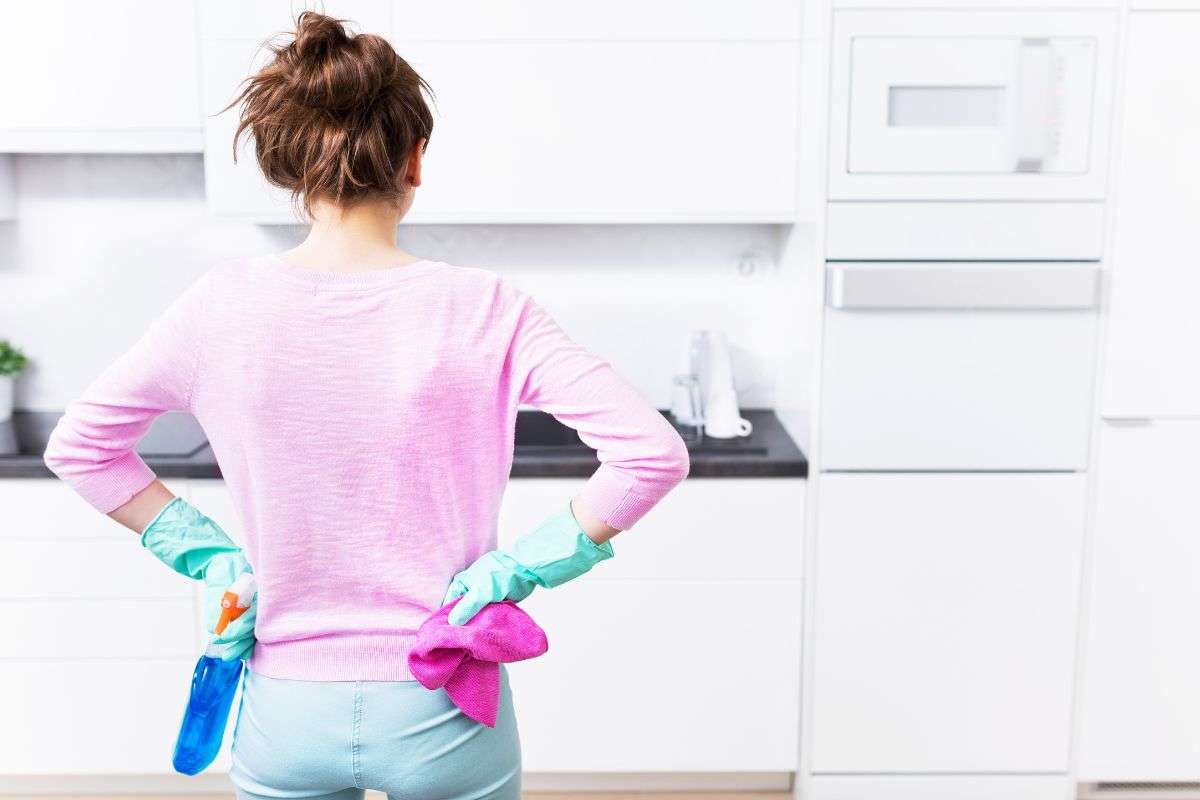 pulizia ante mobili cucina