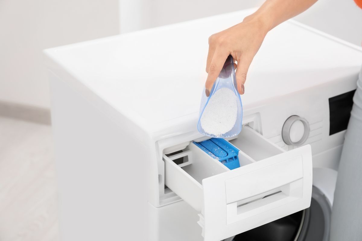 Eliminare detersivo incrostato in lavatrice