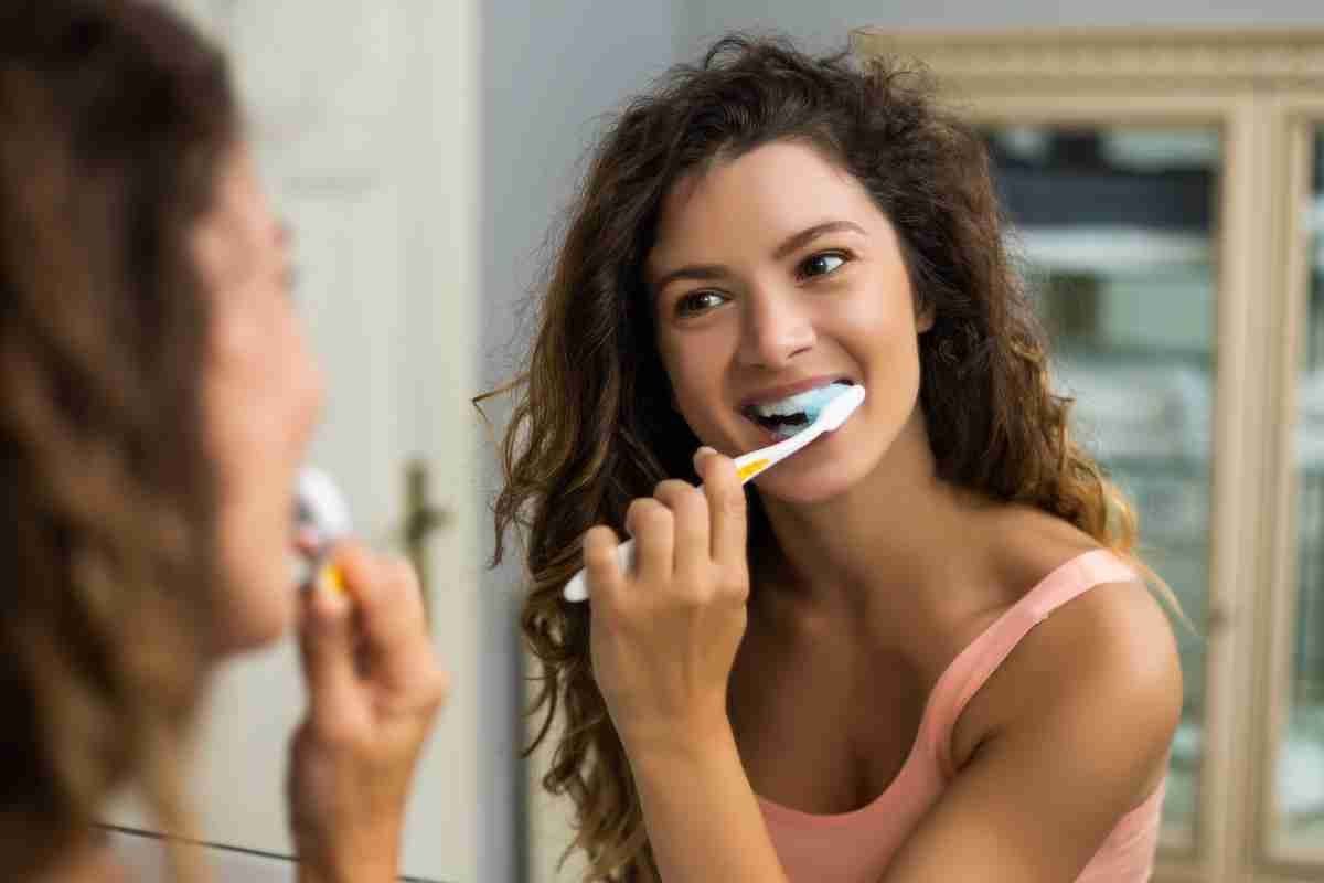 lavare denti mattina colazione prima o dopo dentisti