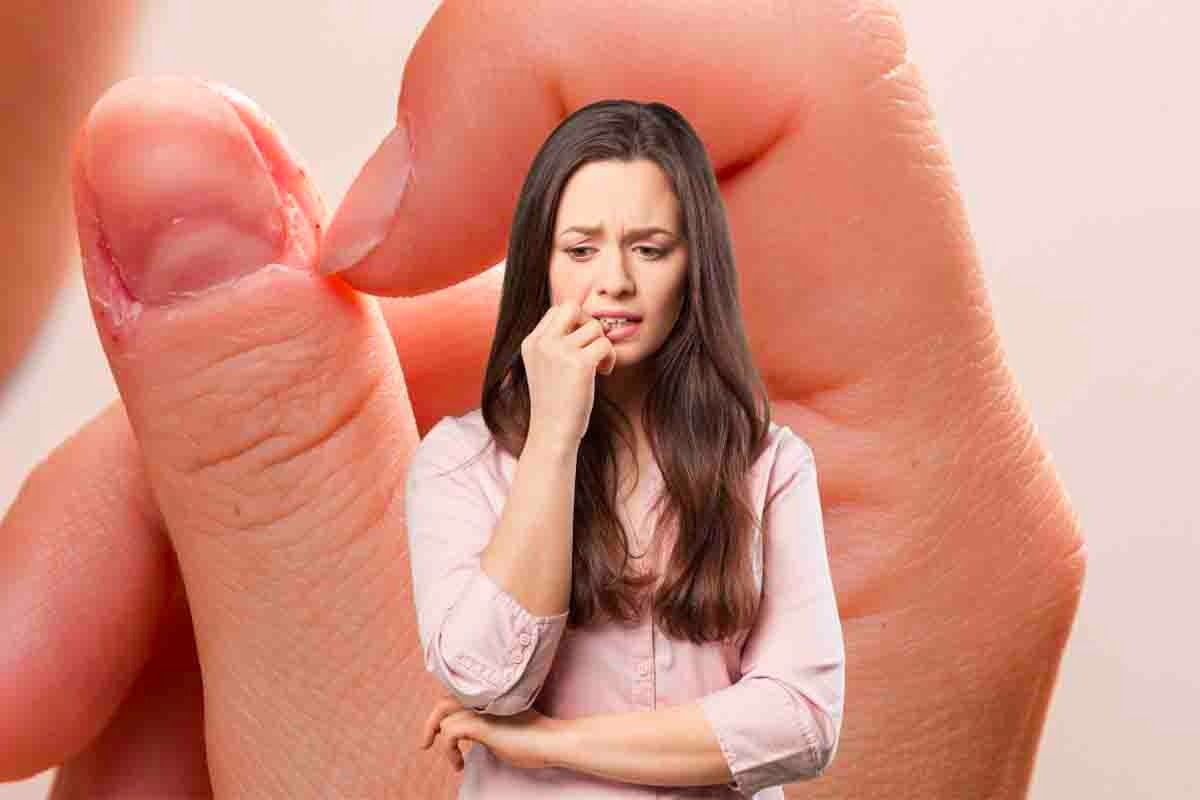 Mangi troppo le unghie: 3 trucchi per smettere