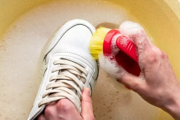 pulire le scarpe da ginnastica 