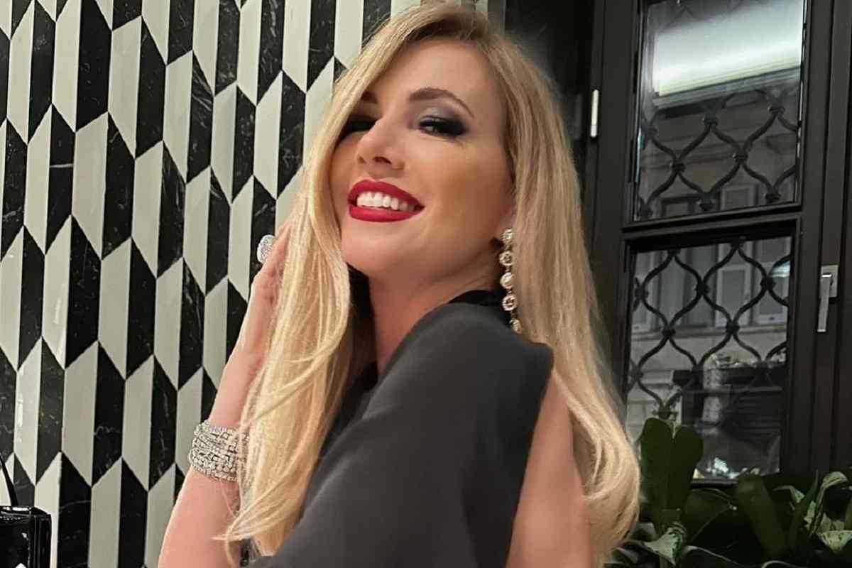 Federica Panicucci lascia senza fiato