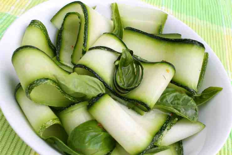 Prova questa insalata di zucchine