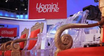 Uomini e Donne, ex cavaliere trova l’amore: lei è molto più giovane