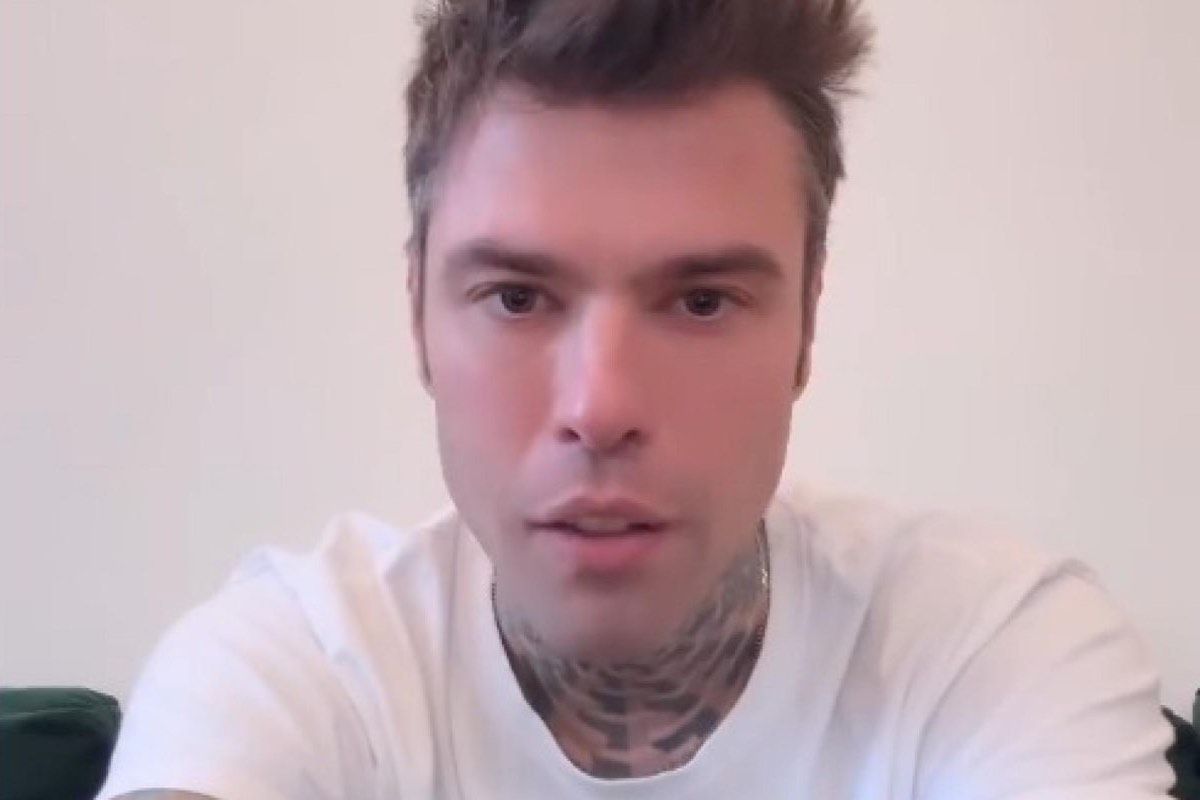 Fedez mostra un dettaglio inedito sulla casa: "Non so se posso"