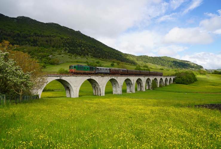 percorsi in treno tra parchi e paesaggi