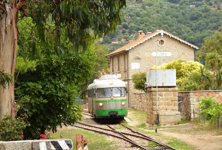 percorsi in treno tra parchi e paesaggi