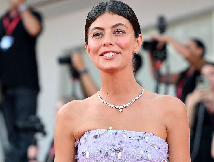 alessandra mastronardi si mostra ai fotografi a venezia